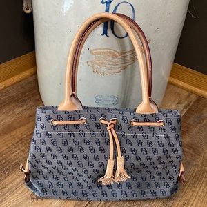 Dooney & Bourke gray & navy signature print bucket handle purse